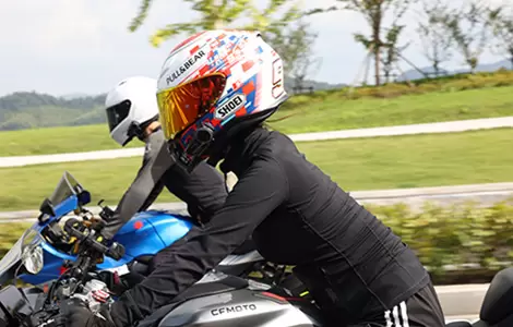 OHMIEX تطلق سماعات الرأس الذكية D9 بتقنية بلوتوث: تبشر بعصر جديد من الاتصالات بأسعار معقولة أثناء ركوب الدراجات مع تكوين احترافي