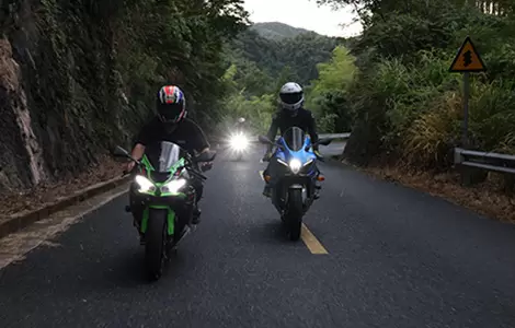 OHMIEX D9: إصلاح نقاط الضعف في اتصالات الدراجات بين الشركات - وليس مجرد بيع سماعات الرأس