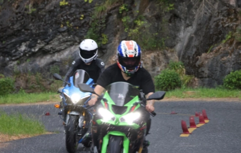 سماعات OHMIEX D9: إعادة تعريف سماعات خوذة الدراجة للراكب العصري