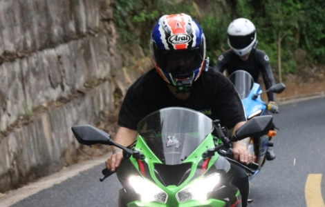 نظام القيادة الذكي OHMIEX D9: إعادة تعريف نظام الاتصالات الذكي للقيادة في أسواق الأعمال التجارية (B2B)