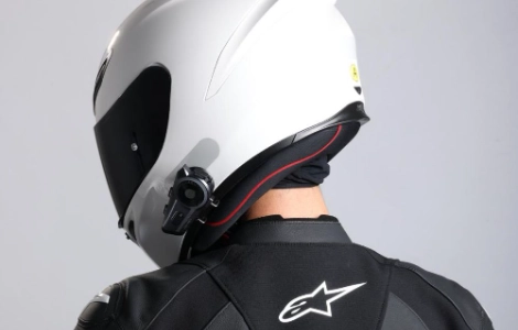 مراجعة سماعات الرأس OHMIEX D9 Helmet Bluetooth: التثبيت بالتوصيل والتشغيل، وعمر البطارية 24 ساعة، والتوافق مع الخوذة عبر العلامات التجارية